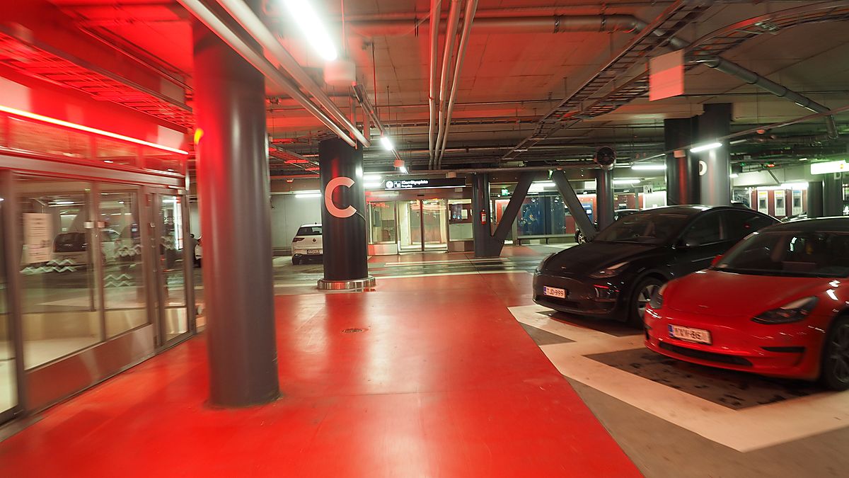 Epoxy Floor Paint Application Process application detail image