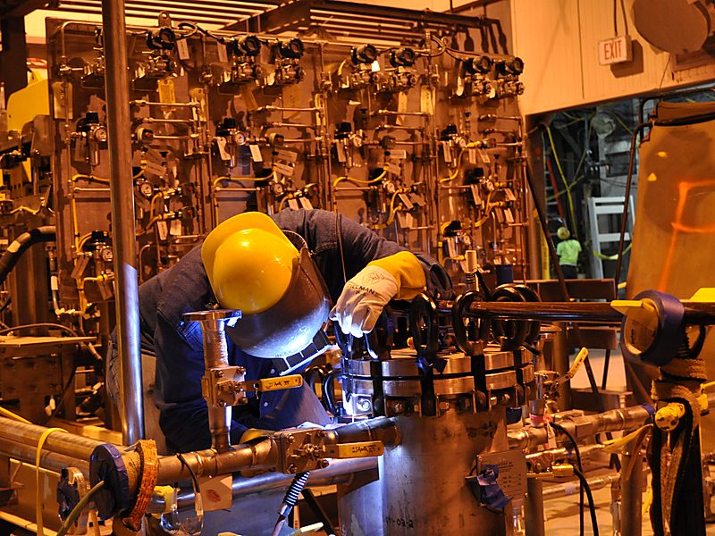 Waterborne vs Solvent Epoxy Anticorrosive Paint for Steel industrial coating article cover